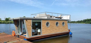 Houseboat Water Man apartament pływający dom na wodzie łódź, Uraz